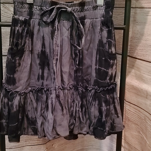 TYE DYE OFF SHOULDER TOP/SKORT BOTTOMS NWT - Picture 5 of 6